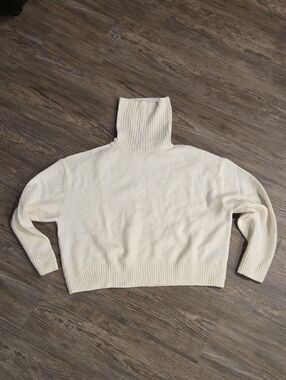 H&M Off-White Ribbed Turtleneck Sweater